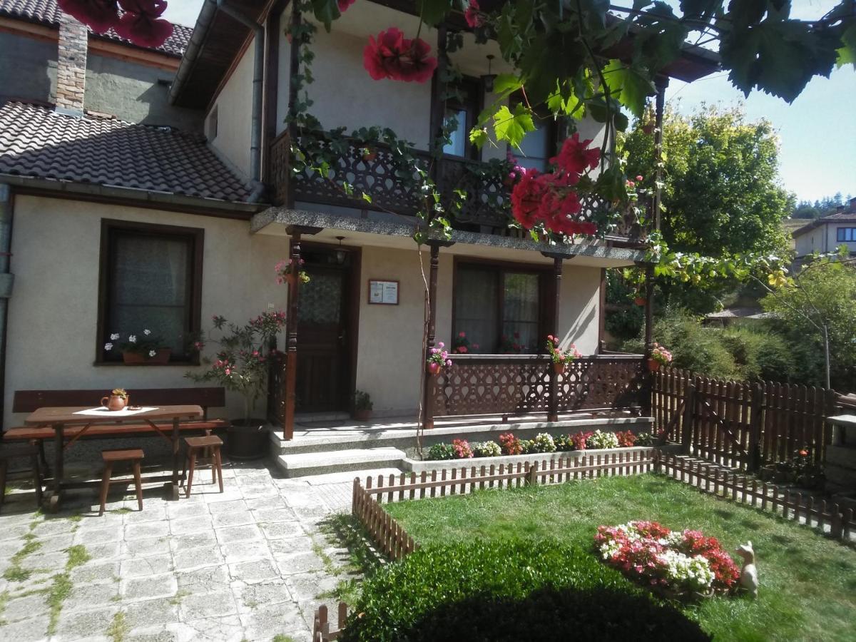 Guest Rooms Dona Koprivshtitsa Exterior photo